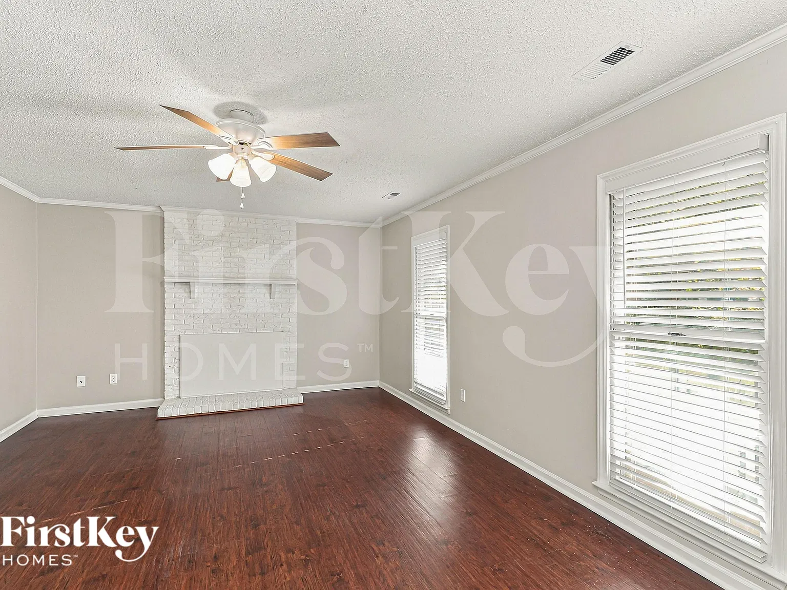 4 bed, 2.5 bath, 1978 sqft, $2,220 — Photo 3