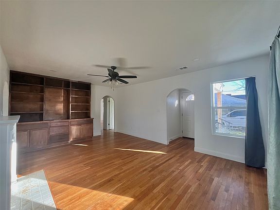 5th image of 903 SW 5th Ave