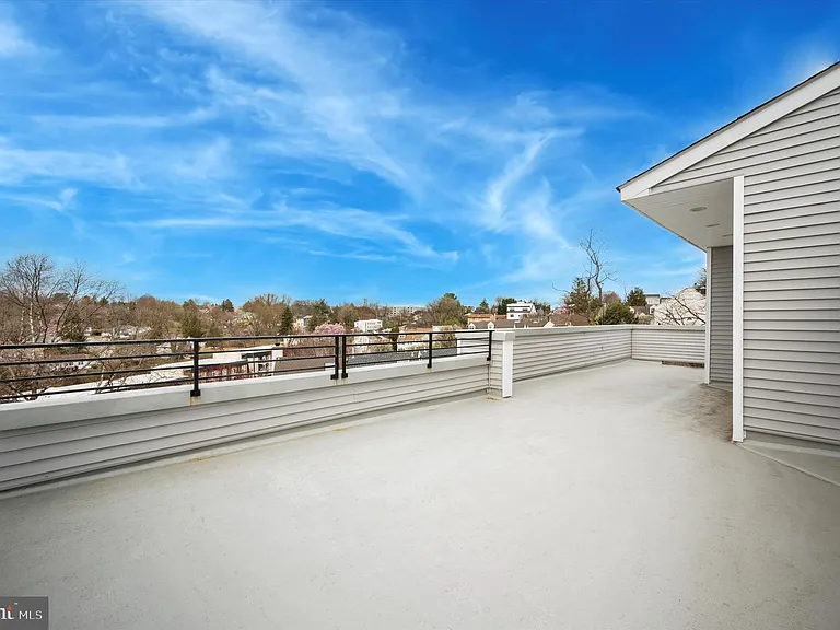 6715 Cinnaminson Ct — Photo 33