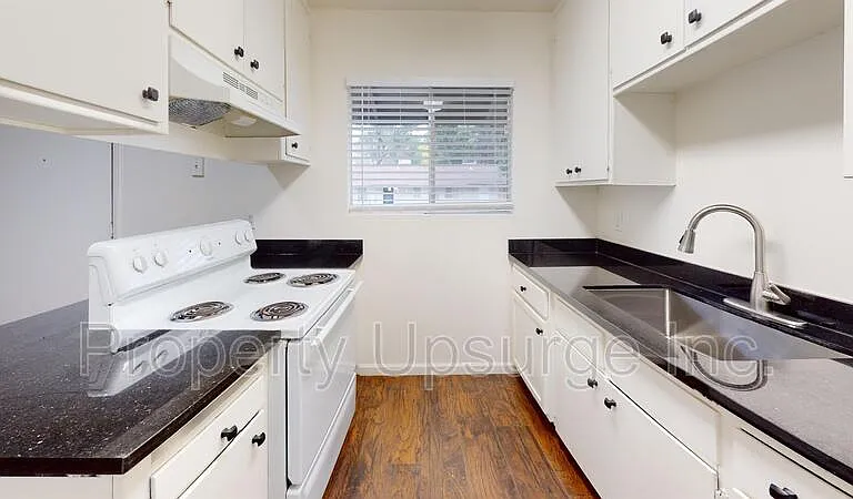 83 Mono Ave #3 — Photo 2