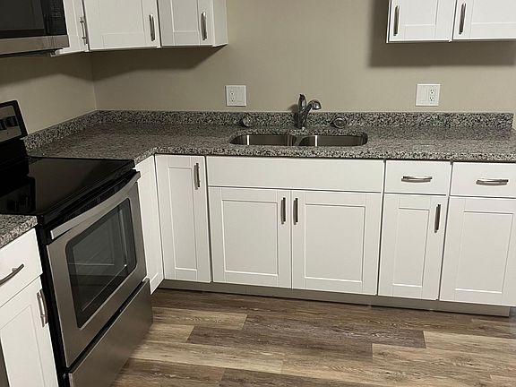 3rd image of 62 Pearl St #62