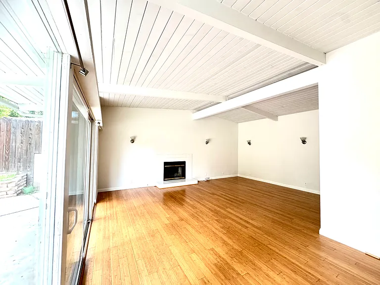 16817 Liggett St — Photo 5