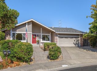 575 Coachlight Pl, Santa Rosa, CA 95403