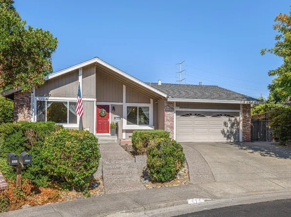 575 Coachlight Place, Santa Rosa, CA 95403