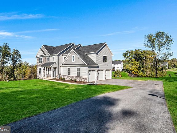 2nd image of 402 Sawtooth Oak Dr