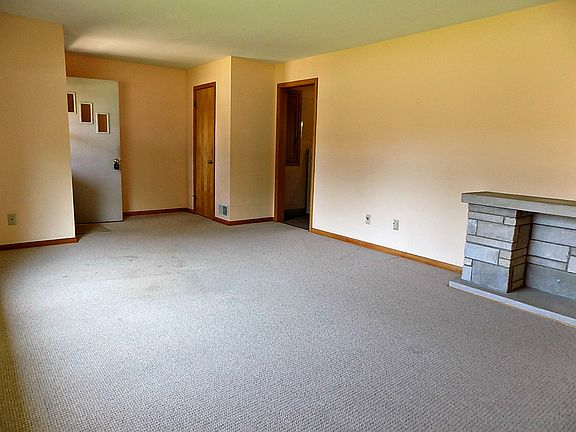 4th image of 47 Manhattan Dr