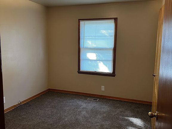 5th image of 903 Smith St