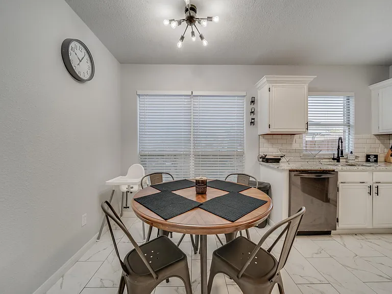 843 Sonora Ln — Photo 23