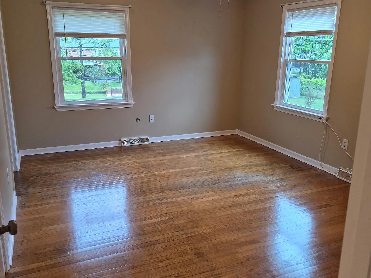 4 bed, 2200 sqft, $2,200 — Photo 3