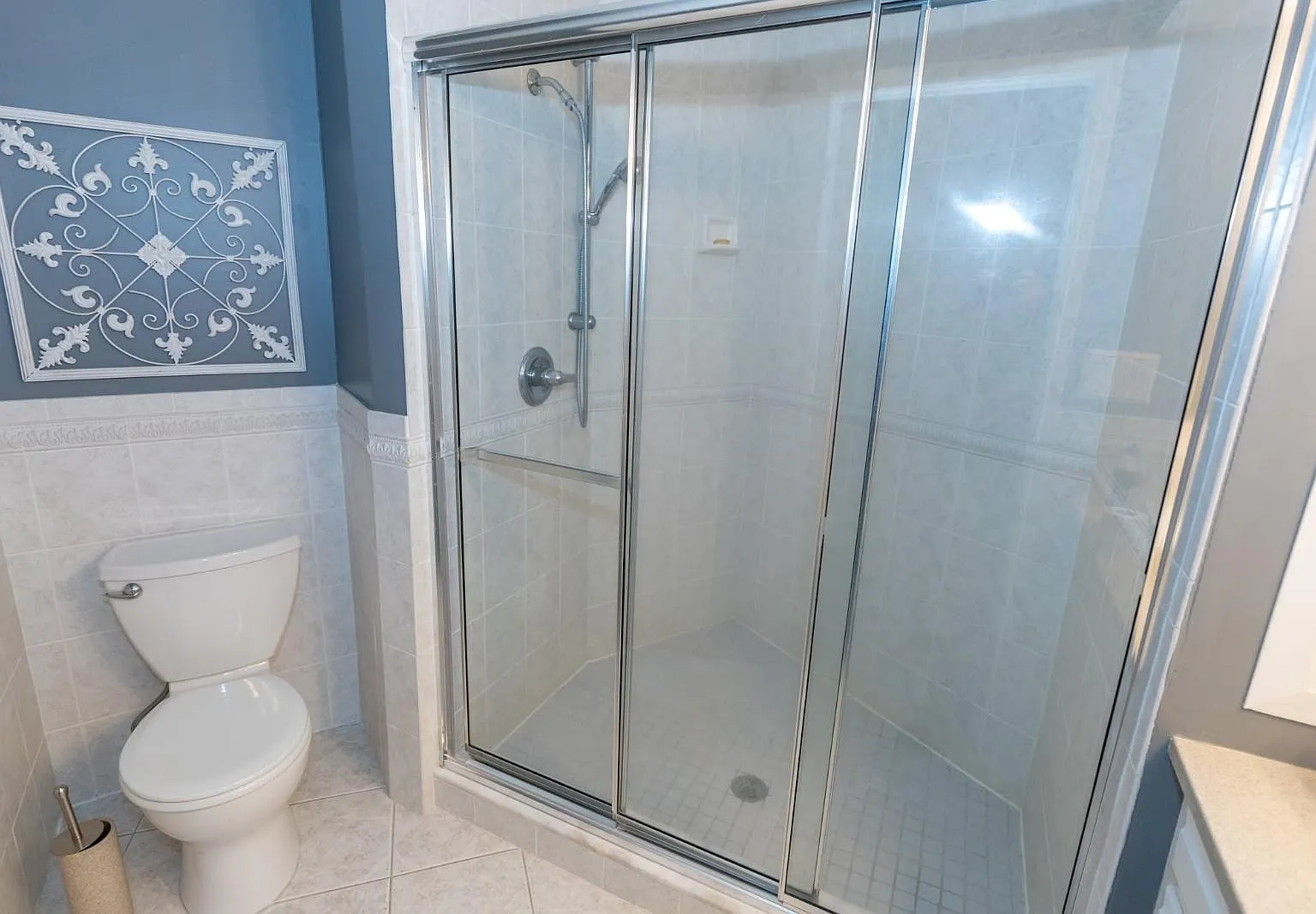 3 bed, 2.5 bath, 1600 sqft, $3,300 — Photo 3
