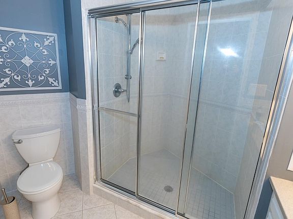 2nd image of 68 Crescent Cir