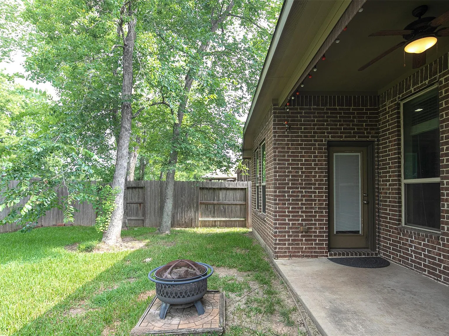 3 bed, 4.0 bath, 2435 sqft, $2,600 — Photo 3