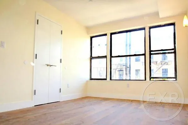 Rented by EXR | media 9