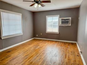2218 1/2 Chapman St