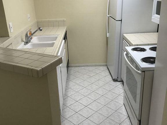 2nd image of 640 The Vlg Unit 206