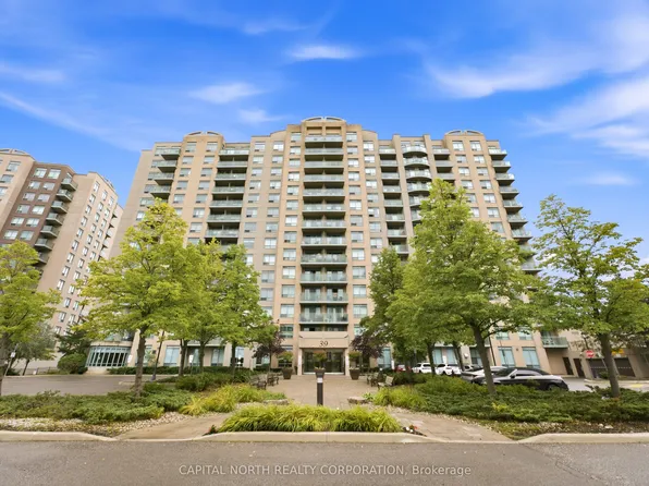 39 Oneida Cres #711, Richmond Hill, ON L4B 4T9