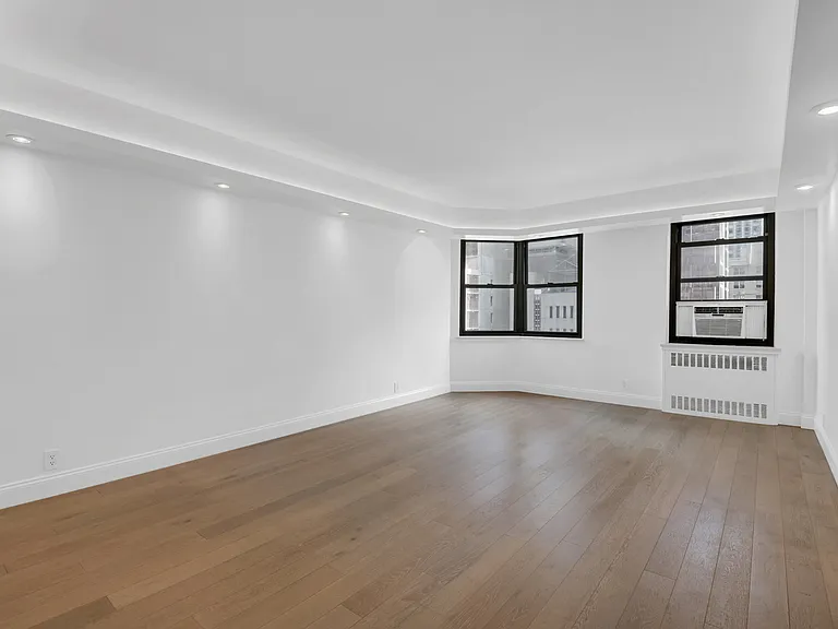 135 E 54th St #12G — Photo 3