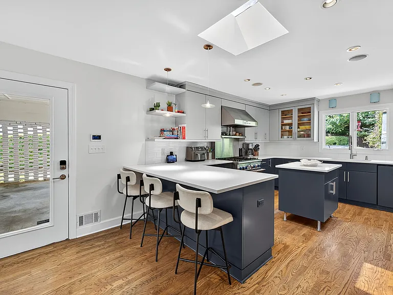 360 Elden Dr — Photo 30