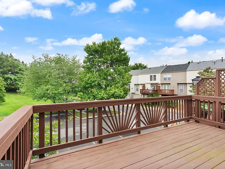 917 Rolfe Pl — Photo 24