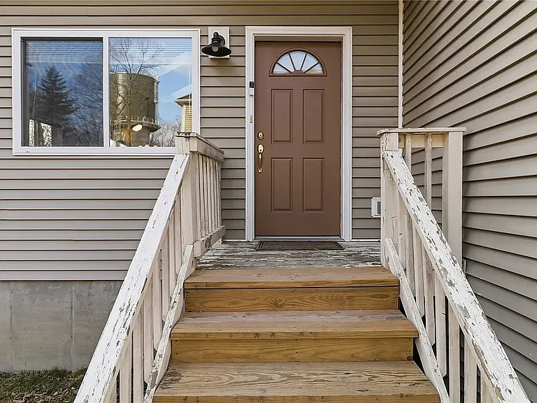 9 Sanctuary Dr — Photo 2