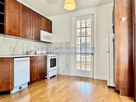 5th image of 101 W 105th St APT 5S