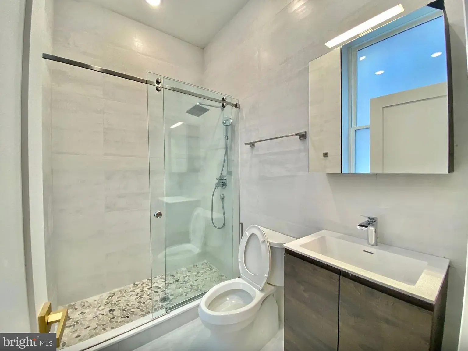 2 bed, 1125 sqft, $4,150 — Photo 3