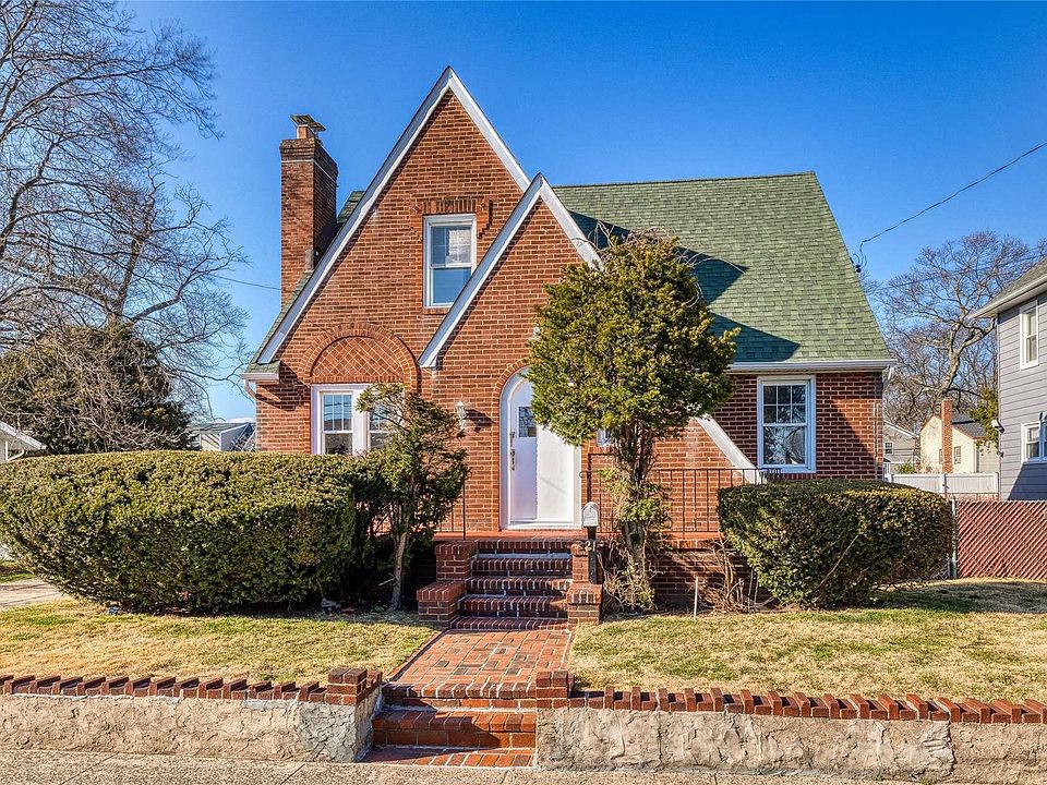 1st image of 21 Ronkonkoma Avenue