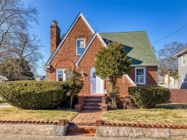 21 Ronkonkoma Avenue, West Hempstead, NY 11552