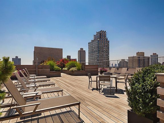 5th image of 240 E 86th St APT 17E