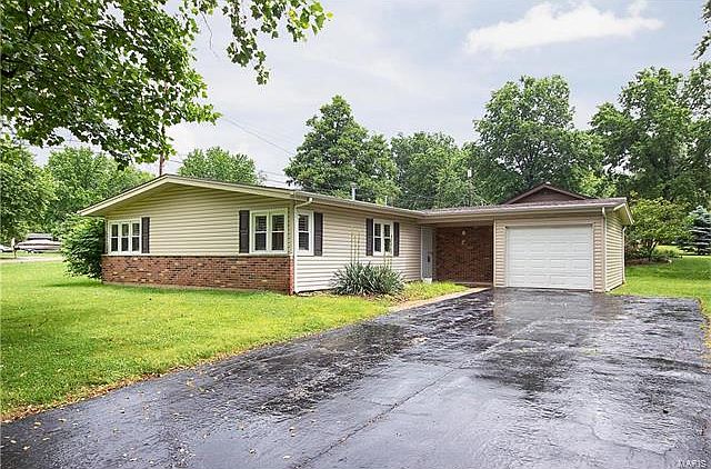 1st image of 8 Graeler Dr