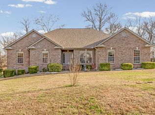 330 Martin Place Dr, Hopkinsville, KY 42240