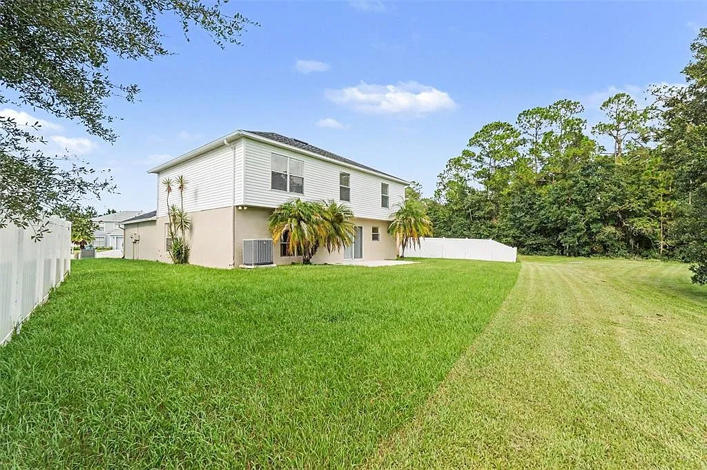 4 bed, 2.5 bath, 2222 sqft, $2,950 — Photo 2