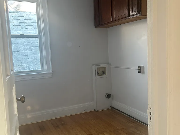 987 E Lovejoy St — Photo 6