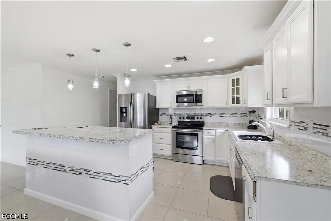 2 bed, 1.0 bath, 1512 sqft, $1,650 — Photo 4
