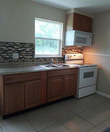 5th image of 2939 Winona Dr
