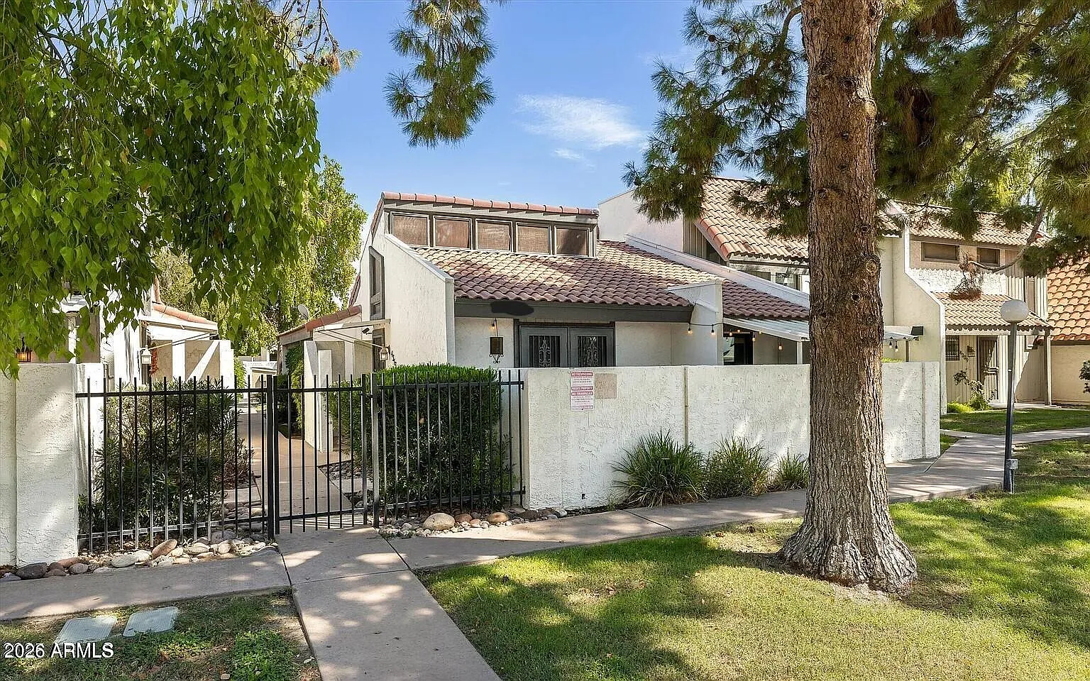 3 bed, 2.0 bath, 1152 sqft, $2,500 — Photo 1