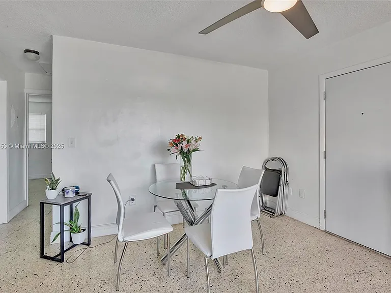 458 SW 9th St #8 — Photo 3