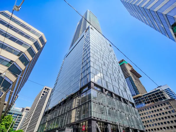 488 University Ave, Toronto, ON