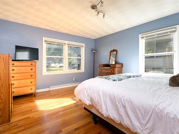 4th image of 315 Oakhurst Ave