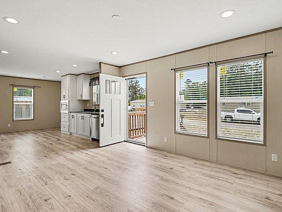 4th image of 117 Melanie Brooke Ln.