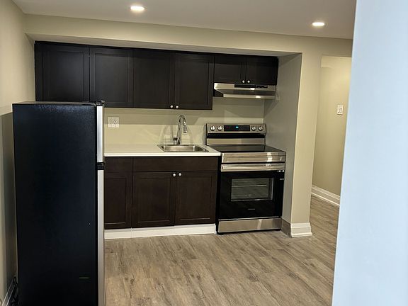 3rd image of 17 Hollis Ct #Basement