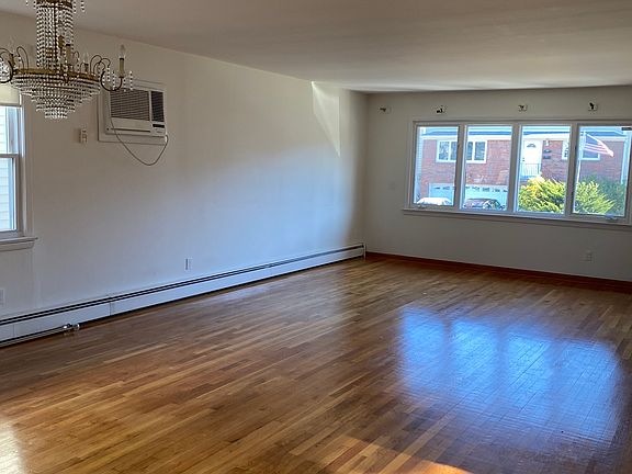2nd image of 95 Maitland Pl Floor 1