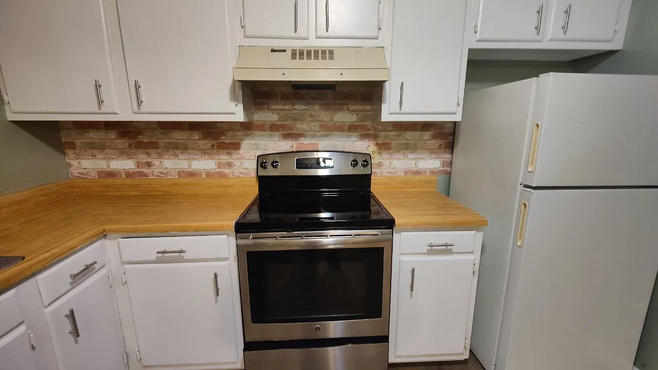 2 bed, 1.5 bath, 1260 sqft, $1,200 — Photo 1