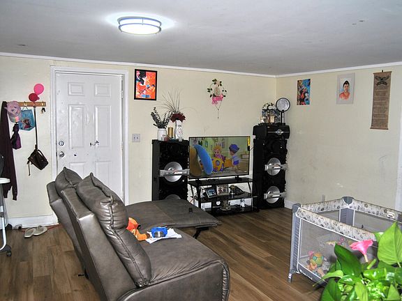 3rd image of 2721 Cannon Ave