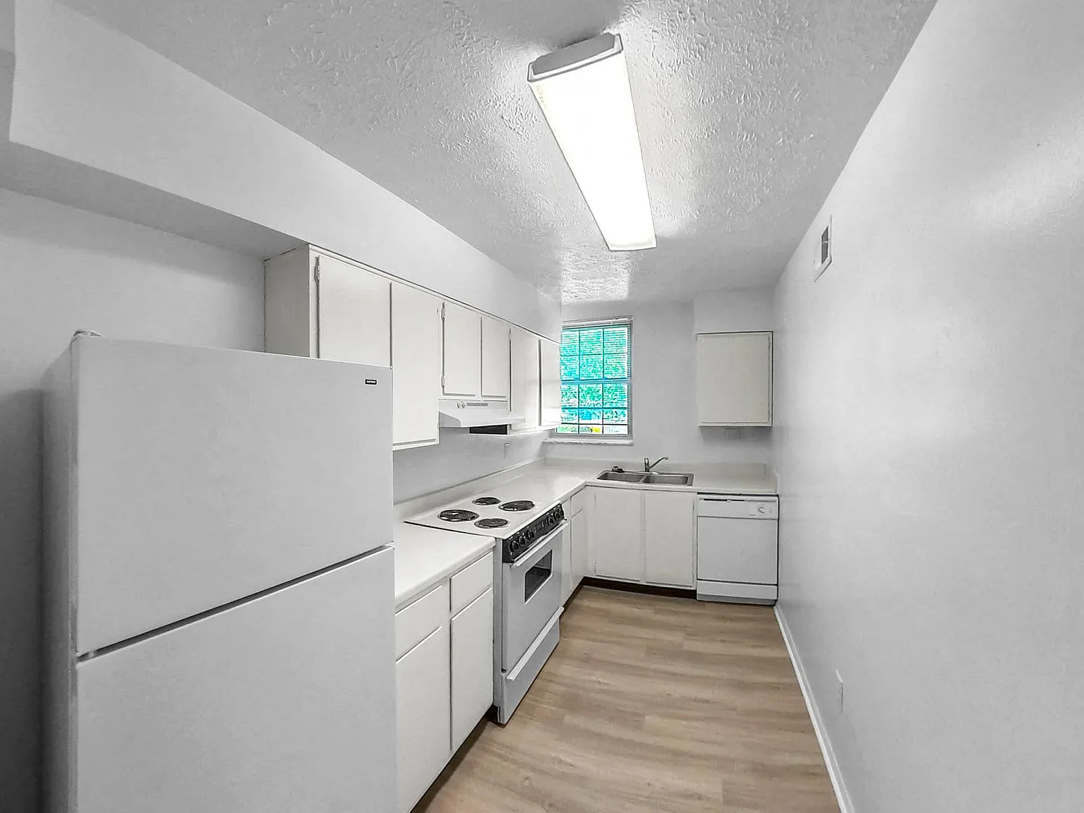 Wood Creek Apartments — Photo 2