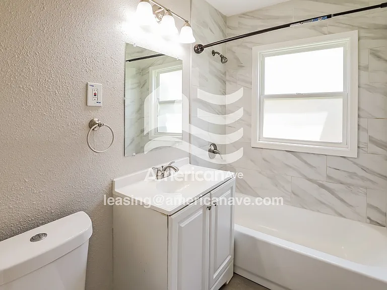535691_013_bathroom_14.jpg
