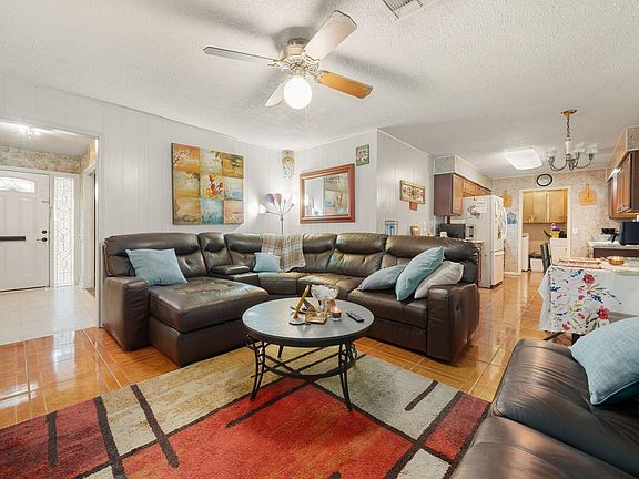 4th image of 1309 Sunset Dr