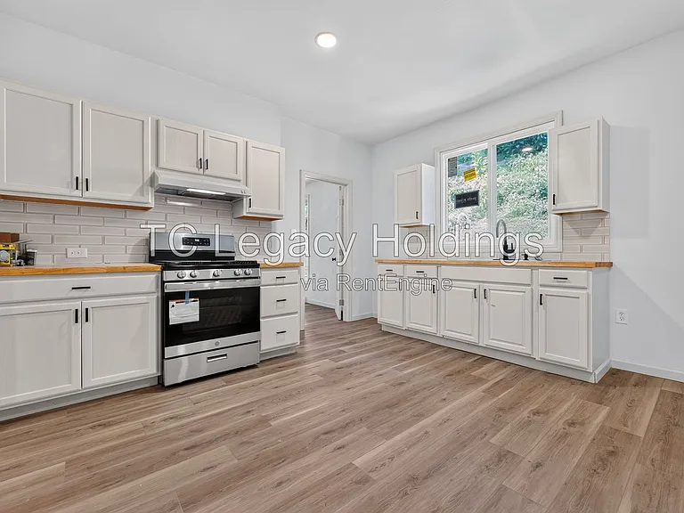 87 Crisfield St — Photo 6