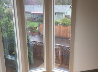 9279 SW Locust St, Tigard, OR 97223