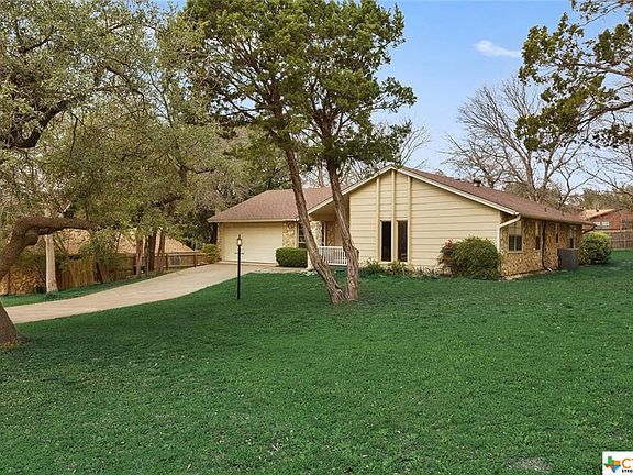 2nd image of 1105 Cedar Oaks Ln